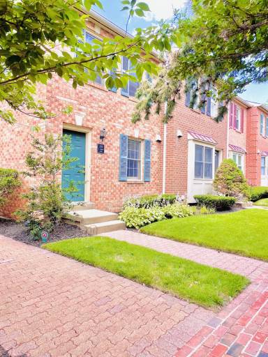 Main picture of 1196 N Vermont St
