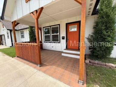 Main picture of 226 S Harvard Ave
