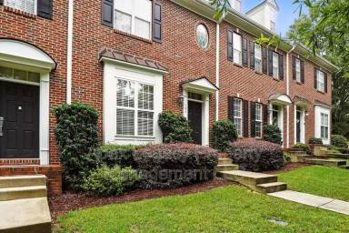 Main picture of 104 W Savannah Ridge Rd