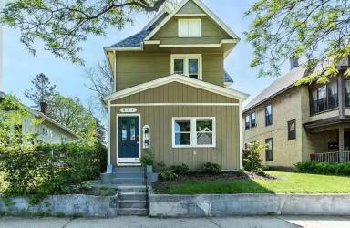 Main picture of 627 Pierce St NE