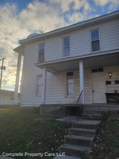 Main picture of 225 1/2 E Short St