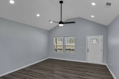 Main picture of 32 Roberson St