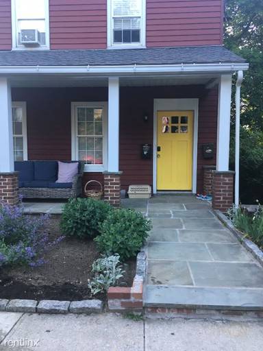 Main picture of 11 Oak Ave
