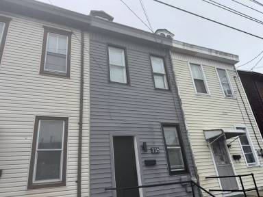 Main picture of 335 S 9th St