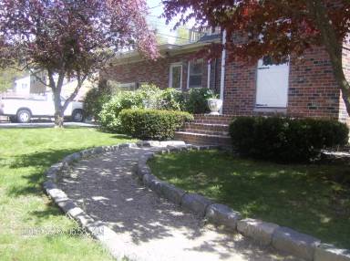 Main picture of 34 Pond St