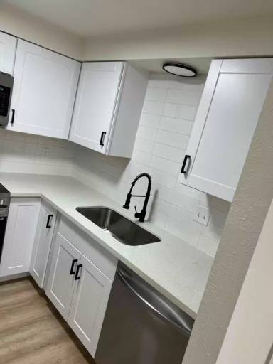 Main picture of 906 NE Hacienda Ct