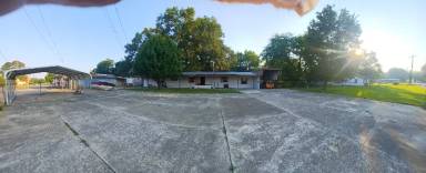 Main picture of 3 E Avenue B