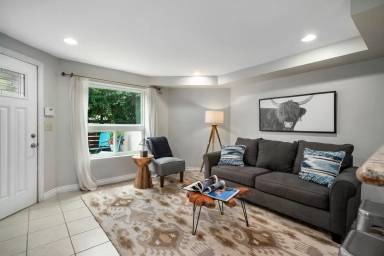 Main picture of 102 30th Ave