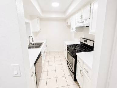 Main picture of 15020 Burbank Blvd