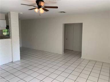 Main picture of 918 N 32nd Ave