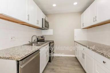 Main picture of 100 W Gary Dr