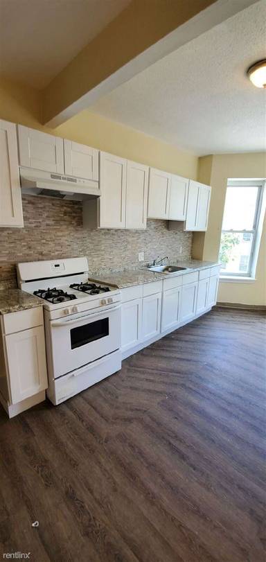 Main picture of 138 Hallock Ave