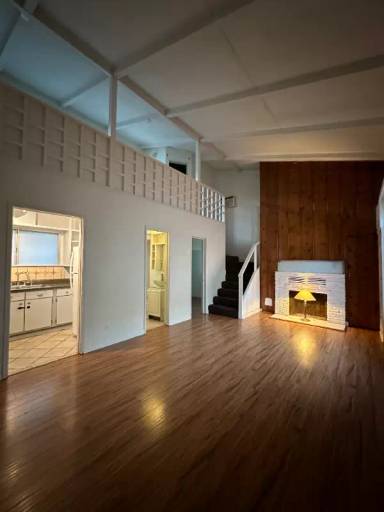 Main picture of 15933 Vanowen St