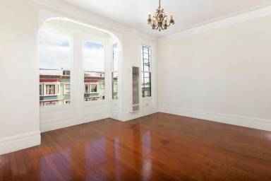 Main picture of 261 Pierce St
