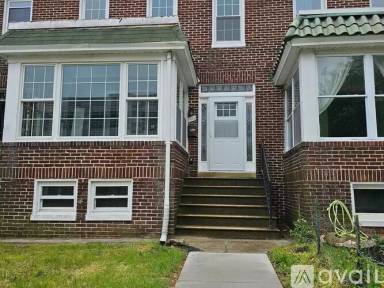 Main picture of 723 E 34th St