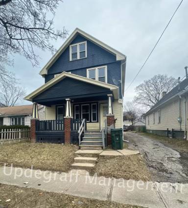 Main picture of 82 Klein St