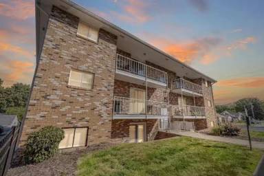 Main picture of 2520 S 60th St