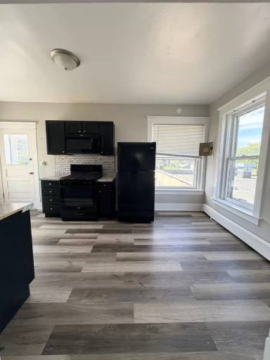 Main picture of 822 E River Dr