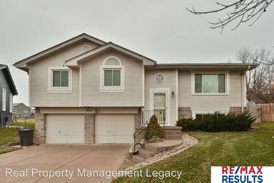 Main picture of 3118 Daisy Cir