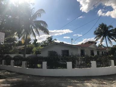 Main picture of 100 NW 40th St