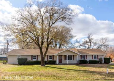 Main picture of 1717 N Highway CC