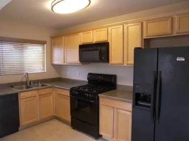 Main picture of 921 E 4th St