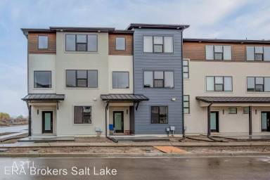 Main picture of 413 S Willow Leaf Rd