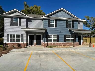 Main picture of 2212 Savannah St