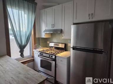 Main picture of 2404 W Superior St
