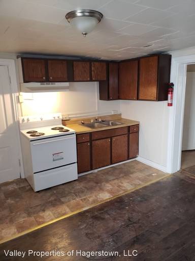 Main picture of 210 W Race St