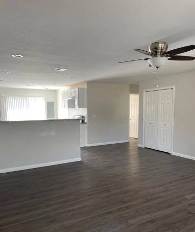 Main picture of 124 S Russell Ave