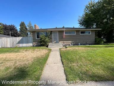 Main picture of 6204 N Cedar St