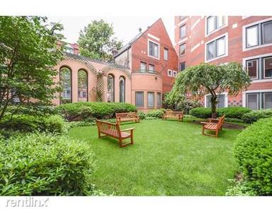 Main picture of 492 Beacon St