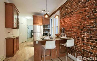 Main picture of 265 Broadway