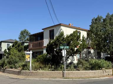 Main picture of 1918 Carmelina Dr