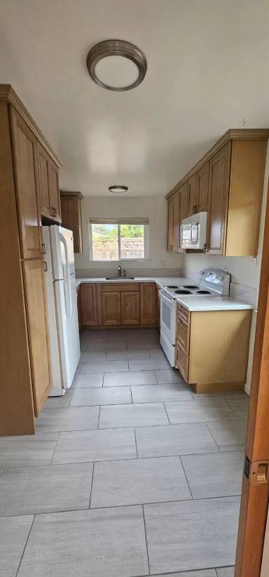 Main picture of 2400 Capitola Rd