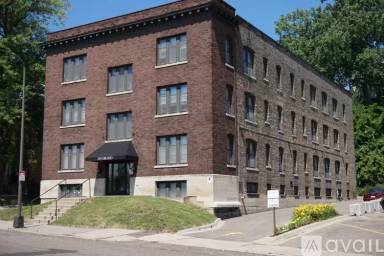 Main picture of 395 Grand Ave