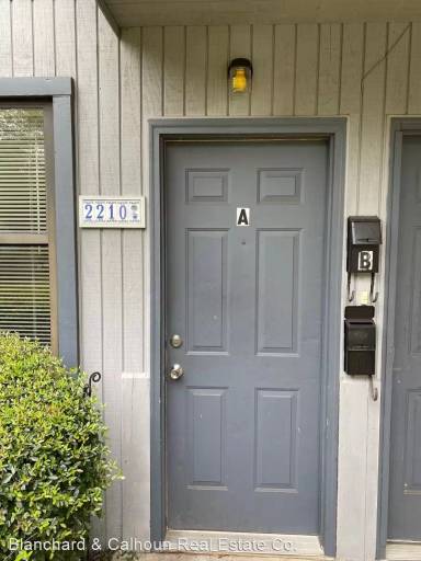 Main picture of 2210 Joyce St