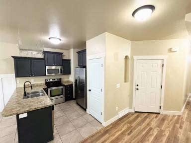 Main picture of 1576 N Venetian Way