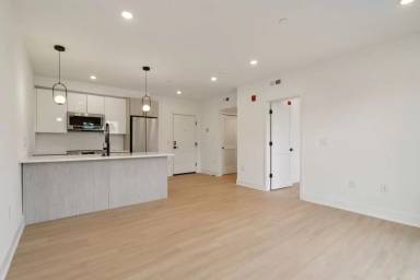 Main picture of 881 N 40th St
