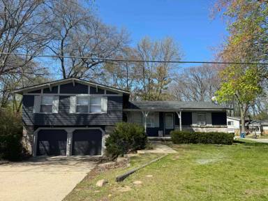 Main picture of 1303 Fallingbrook Dr SE