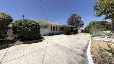 Main picture of 1320 1/2 E Colton Ave