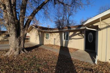 Main picture of 830 W 14th St