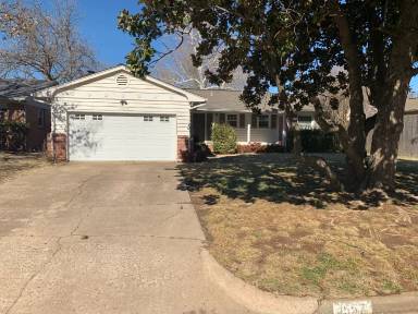 Main picture of 1593 E 60th St