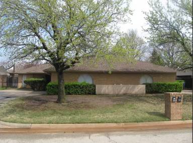 Main picture of 2211 NW 117th St