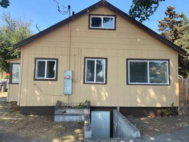 Main picture of 330 E Front St