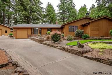 Main picture of 5919 NW Pinewood Pl