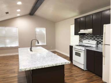 Main picture of 120 Shady Ln