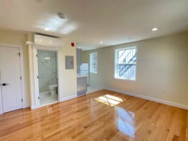 Main picture of 325 Newport Ave