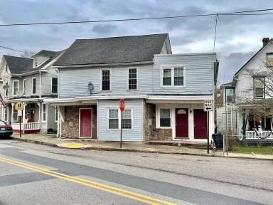 Main picture of 135 N Potomac St